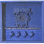 Fernando Lucchesi Caixa com Objetos Azuis Objeto em madeira pintada e montagem 40 x 40 cm