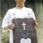 Rodrigo Braga Série: Ornamentos para o Corpo – Coração Coração em madeira e chumbo 83 x 28 x 7cm, sem data
