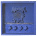 Fernando Lucchesi Objeto azul com peões Acrílica sobre peões e madeira 40 x 40 cm, 1998