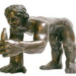 Florian Raiss Quadrúpede com Banana Escultura em bronze 40 x 60 x 27 cm
