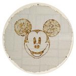 Camille Kachani Mickey Mouse 2 Sedas p/ cigarro, placa de acrílico 40 cm de diâmetro, 2005.