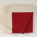 Luciano Figueiredo, relevo vermelho, Acrílica sobre tela colada em madeira, 40 x 40 cm, 2009.