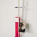 Gê Orthof, Máquinas mínimas, Padova Ho Chi Minh, acrílico, postais, balsa e bic, desenho assemblage, 63 x 21 x 6 cm, 2018.