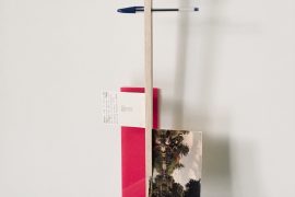Gê Orthof, Máquinas mínimas, Padova Ho Chi Minh, acrílico, postais, balsa e bic, desenho assemblage, 63 x 21 x 6 cm, 2018.