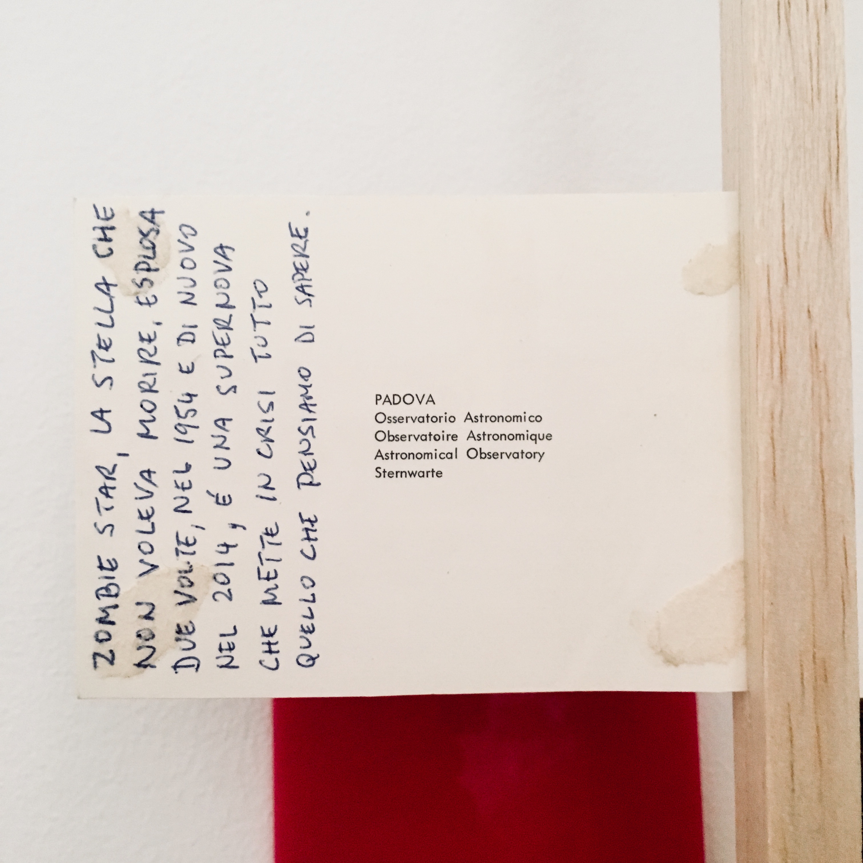 Gê Orthof, Máquinas mínimas, Padova Ho Chi Minh, acrílico, postais, balsa e bic, desenho assemblage, 63 x 21 x 6 cm, 2018 detalhe