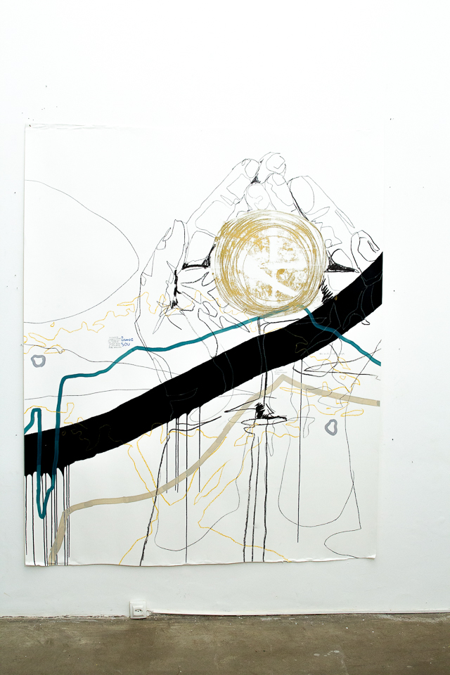 Juliana Gontijo, O grande sou, Acrílica e pastel oleoso, grafite, lápis de cor, monotipia com tinta preta e dourada sobre papel, 180 x 150 cm, 2019