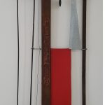 Júlio Villani, Baritono - serrote, objetos metal, linha papel, 52 x 26 x 5 cm