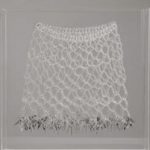 Nazareth Pacheco Saia Transparênte Cristal e Lâminas de Bisturi 56 x 56 x 8 cm, 2008.