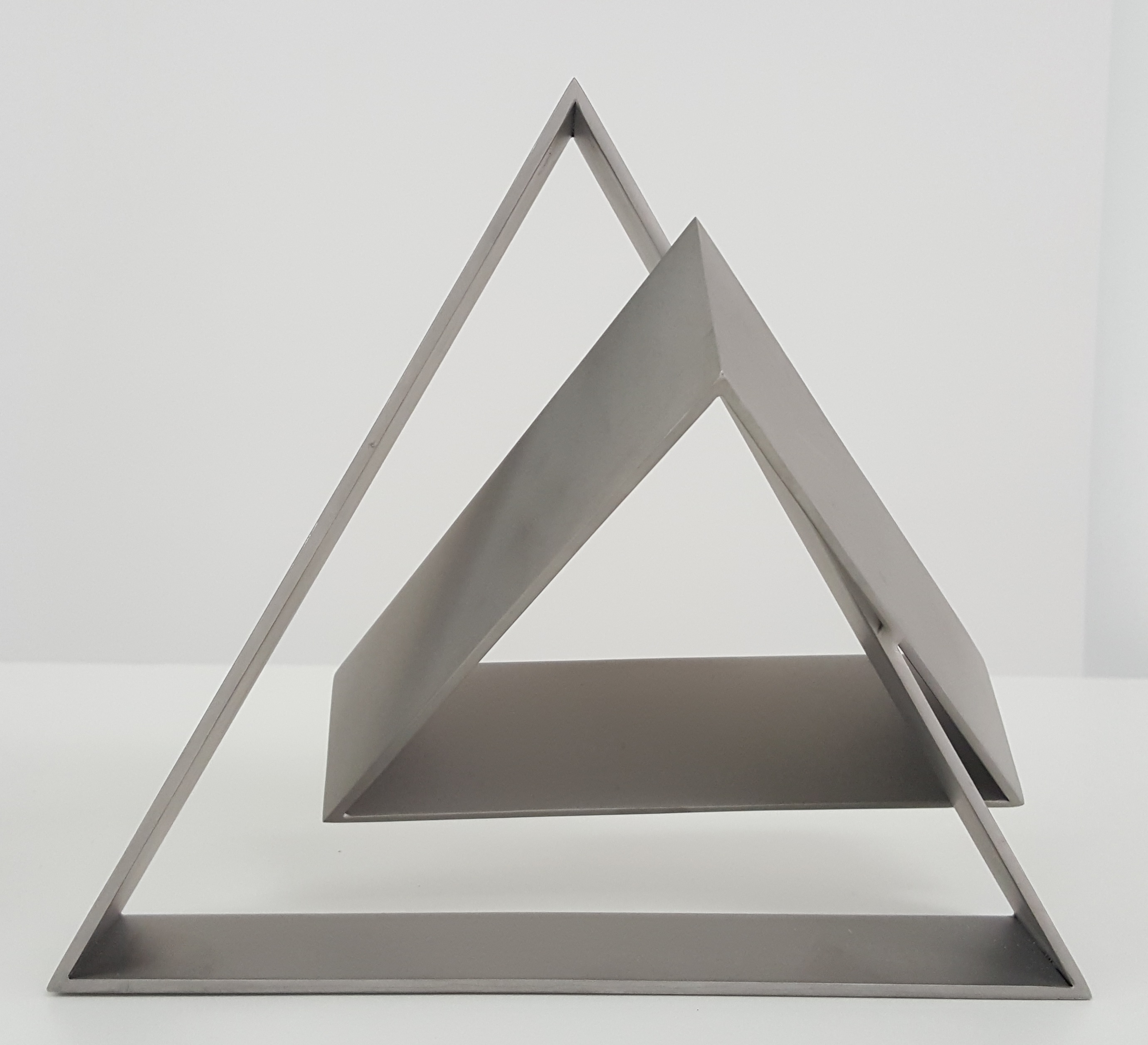 Sérvulo Esmeraldo, Sem Título, Escultura em aço inox polimento acetinado, 17,5 x 12,5 x 20 cm, 2015.