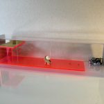 Gê Orthof, Série Son]h[adoras dado coelho caveira, objeto instalação em acrílico, caixa de música e miniaturas, 10 x 10 x 40 cm, 2017