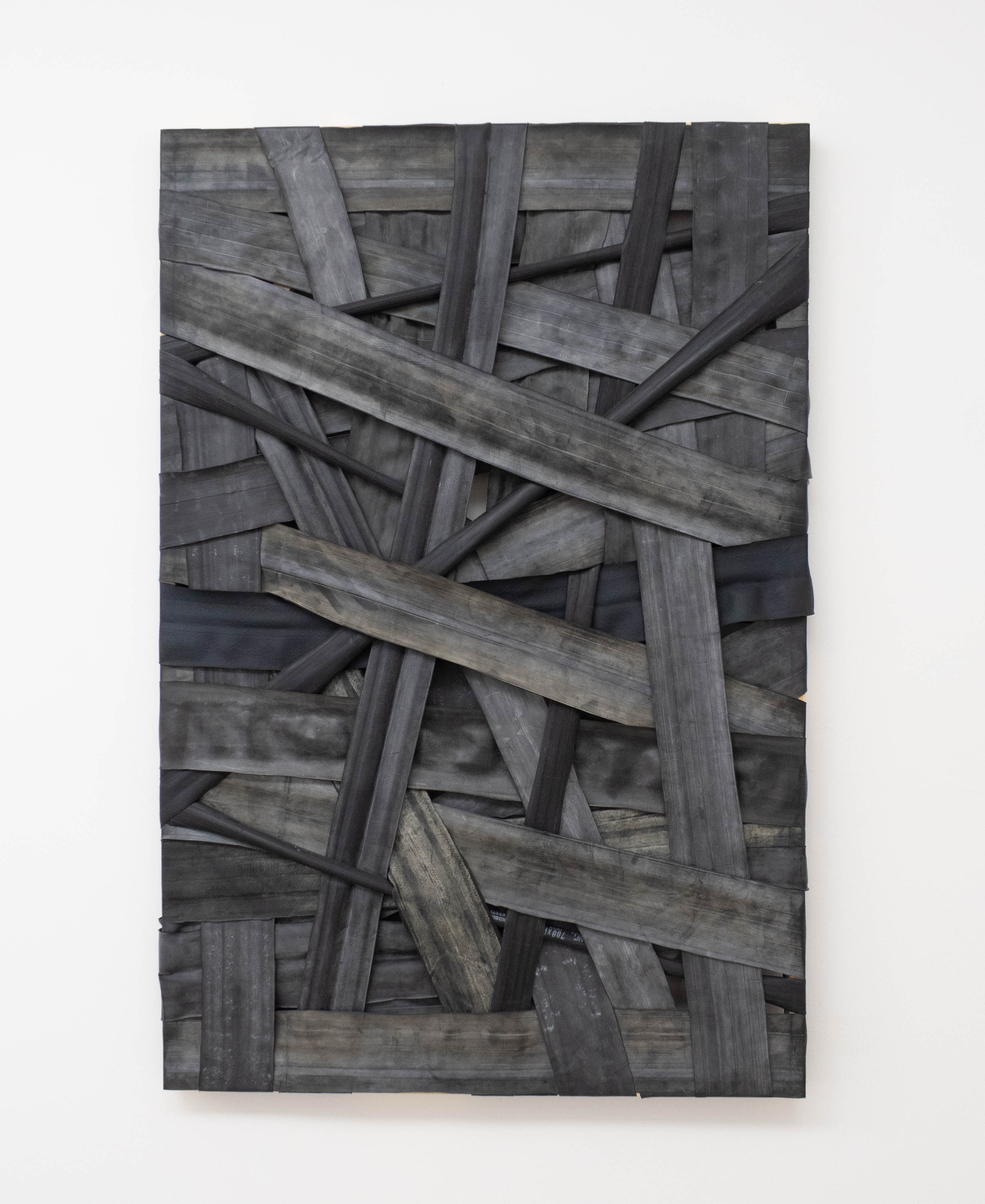 Fernando Soares, Colônia 28, Borracha sobre chassi de madeira, 120 x 80 cm, 2019
