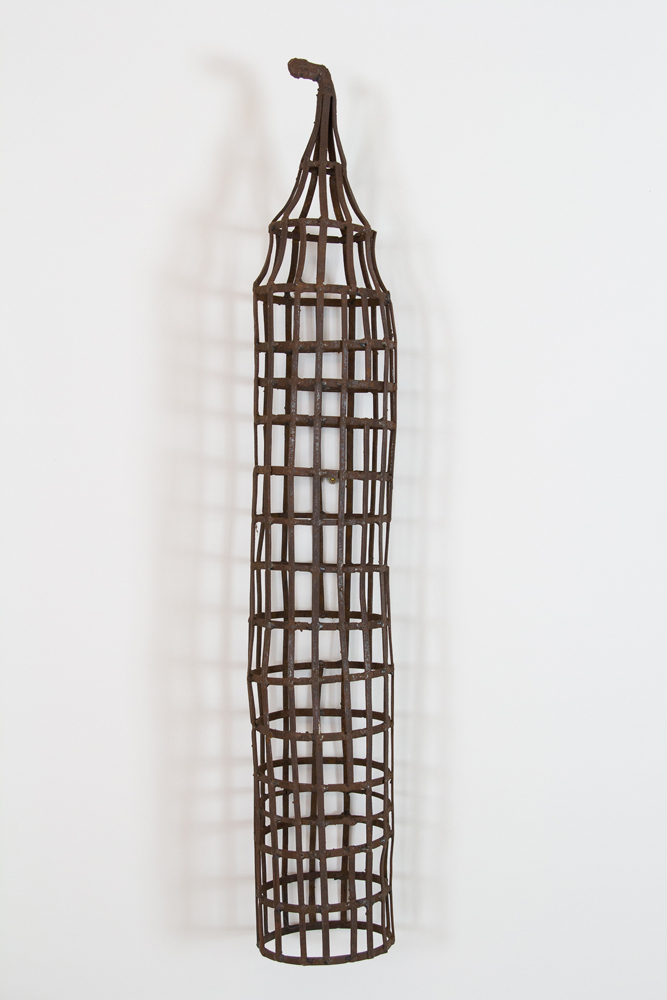 Marcos Coelho Benjamim, Sem Título, Escultura em ferro e solda, 67,8 x 34 cm de diâmetro