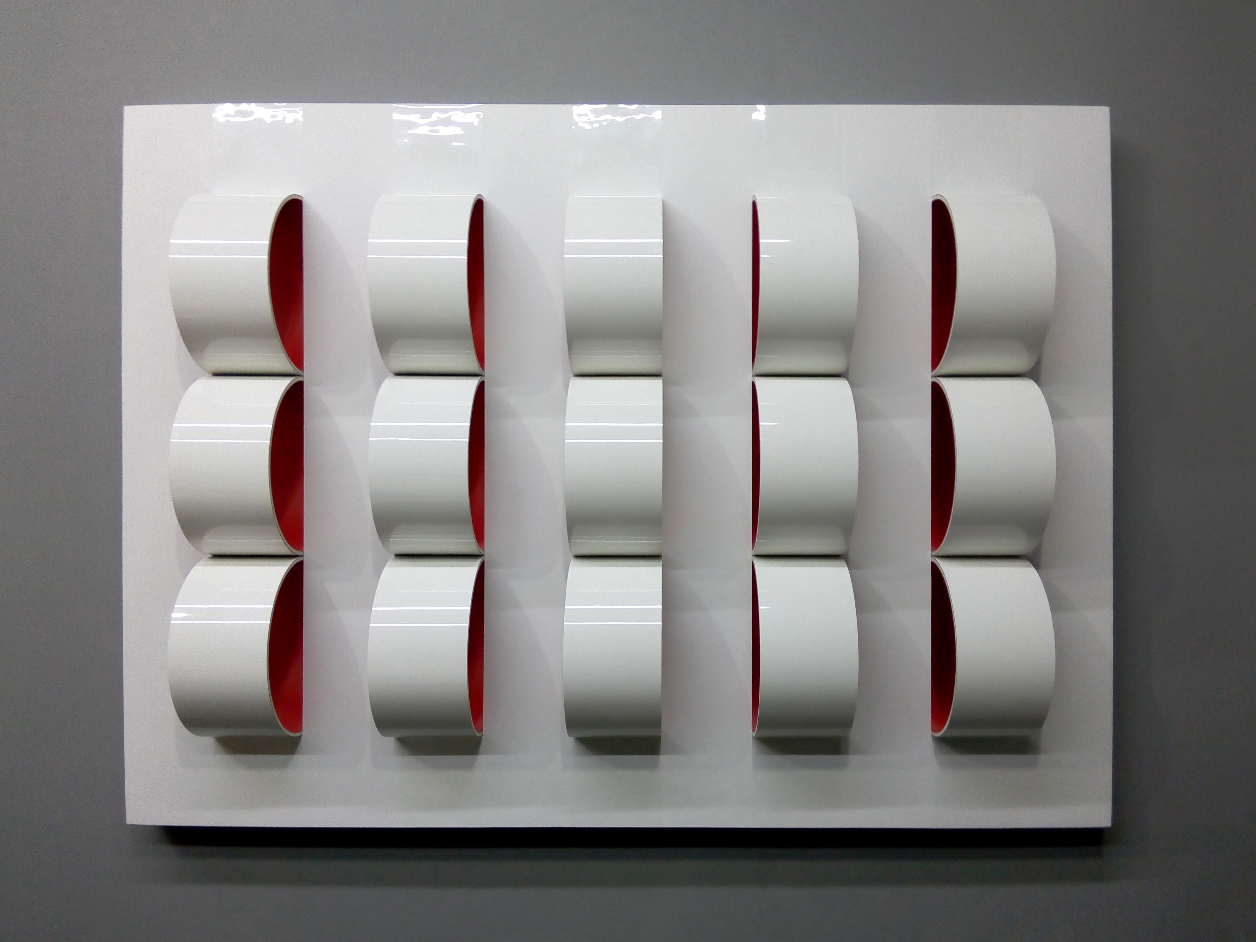 Robson Macedo, Quarto Crescente, Formica, PET, PVC e espelho sobre madeira, 110 x 81 x 15 cm, 2018